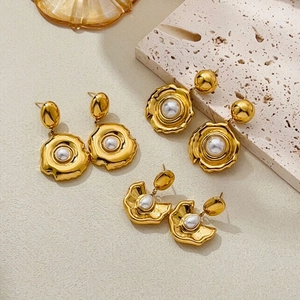 Vintage gold fan-shaped and round textured drop earrings with elegant pearl inlays