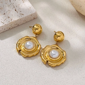 Golden irregular wavy disc earrings with pearl center in minimalist 18k gold plating