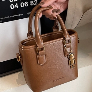 Sac Seau Femme Cuir PU Texture Litchi Sac À Bandoulière Avec Pendentif Ours Style Coréen Vintage Sac À Main