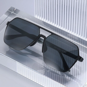 2025 modern square aviator sunglasses for men with black metal frame and grey lenses