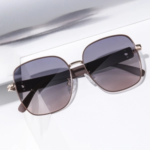 Lunettes de soleil carrées polarisées pour femmes avec verres dégradés et monture or rose