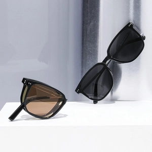 Fashionable oversized polarized folding sunglasses with square frames and metal accents