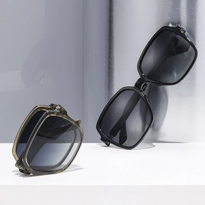 Square polarized folding sunglasses for men in black and olive with gradient lenses