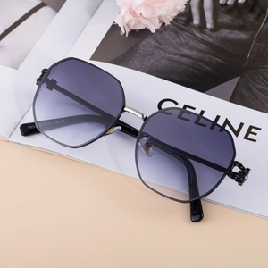 Schicke Oversized-Polygonsonnenbrille mit lila Verlaufsgläsern und hohlen Metallbügeln