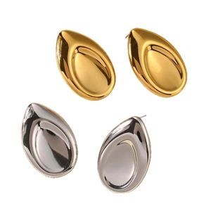 Chic drop-shaped heart earrings in gold and silver finish with polished mirror surface