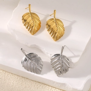 Boucles d'oreilles rétro en forme de feuille, finitions or et argent avec nervures