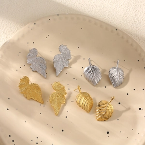 Boucles d'oreilles rétro en acier inoxydable en forme de feuille, dorées et argentées