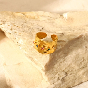 Vintage gold-plated stainless steel hammer textured ring set with five colorful zircons