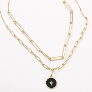 Collar de doble capa dorado con colgante de estrella en esmalte negro y eslabones de clip