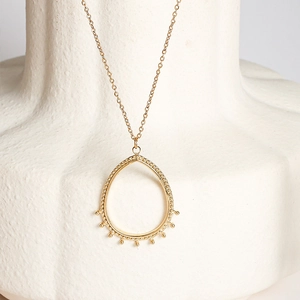 Böhmische goldene Tropfenkette aus Edelstahl mit eleganten Perlendetails für Damen