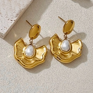 Vintage Stainless Steel Artificial Pearl Earrings Irregular Hammered Texture Fan Shaped French Style Jewelry For Women Elegant