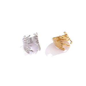 Minimalist open wing rings in gold and silver finish with avant-garde branch design