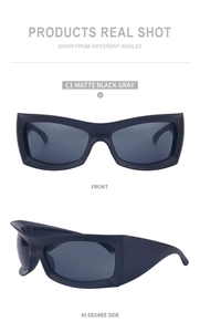Vorder- und Seitenansicht der mattschwarzen Y2K-Sportsonnenbrille mit grauen Gläsern