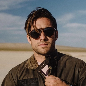 Lunettes de soleil rétro homme avec monture écaille de tortue et verres magnétiques