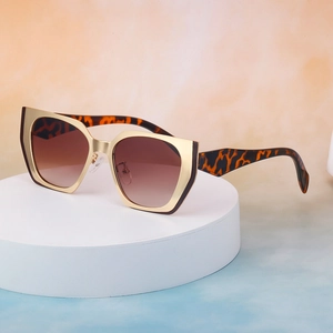 Chic cat-eye sunglasses with gold geometric frames and tortoise patterned temples