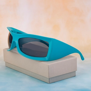 Winddichte Y2K Sport-Sonnenbrille in Türkisgrün mit grauen Gläsern und Box