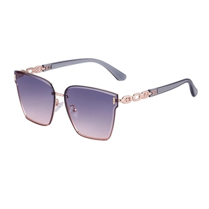 Fashion oversized square sunglasses with gradient purple lenses and gold chain temples