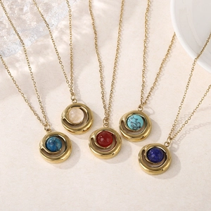 Collier rétro en acier inoxydable avec pendentif gemme ronde en cinq coloris variés
