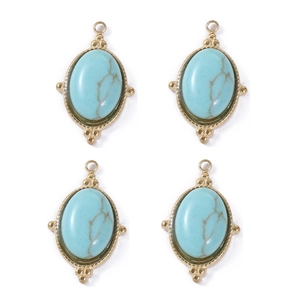 Vue macro de quatre pendentifs ovales en turquoise avec bordure dorée pour bijoux DIY