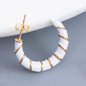 Boucle d'oreille anneau en C en émail blanc avec rayures dorées pour femmes
