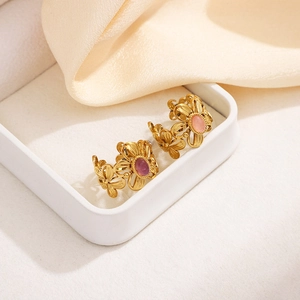 French vintage floral gold rings with natural stones in purple and pink gems