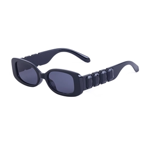 Lunettes de soleil carrées noires classiques pour femmes avec détails de branches géométriques