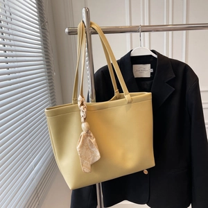 Sac Fourre-tout Grande Capacité Femmes Cuir PU Avec Écharpe Décorative Perle De Bois Sac À Main Mode Pour Bureau