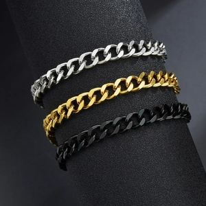 Pulseras cubanas planas de acero de titanio en dorado, plata y negro en soporte cilíndrico