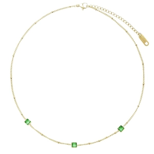 Collier en acier inoxydable doré avec trois pierres de zircone vertes carrées chic