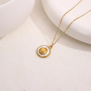 Minimalist gold stainless steel shell pendant necklace for women with sea shell relief