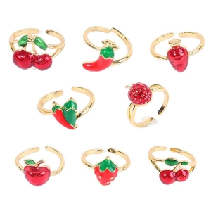 Lot de 8 bagues réglables dorées avec breloques de fruits en émail sur fond blanc