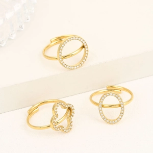 Dreiteiliges vergoldetes verstellbares Ring-Set mit Mikro-Strasssteinen und Herz-Design