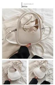 Vues détaillées d'un sac à main demi-lune blanc minimaliste avec sac intérieur à cordon