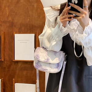 Sac bandoulière chic avec motif nuage de marbre violet et sangle réglable pour femme