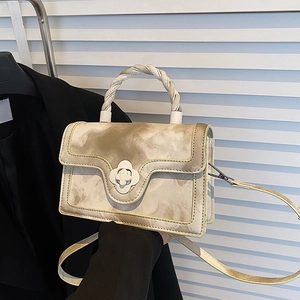 Fashionable marble pattern crossbody bag with woven handle and clover-shaped clasp detail