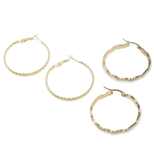 Set di orecchini a cerchio dorati martellati con metallo intrecciato e perle finte