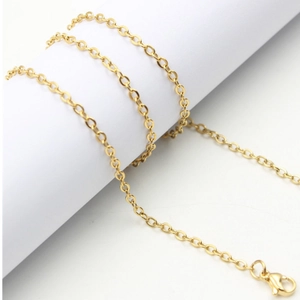 Collier chaîne en O en acier inoxydable doré avec fermoir mousqueton sur pilier