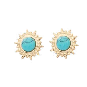Boucles d'oreilles tournesol dorées avec pierre naturelle turquoise sur fond blanc pur