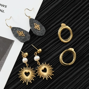 Three-piece gold hollow heart earrings set with pearls and marble drop patterns
