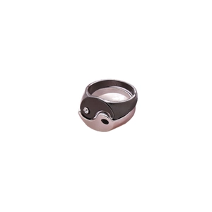 Anello Yin Yang in acciaio inossidabile bicolore argento e nero con zircone