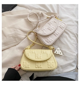 Detail of trendy biscuit-shaped shoulder bag with 3D bear pattern and cheese charm