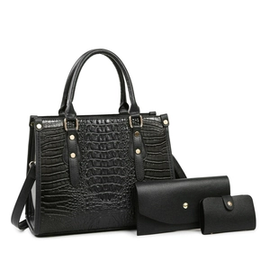Set di borse nere in ecopelle con trama a coccodrillo e borchie metalliche dorate eleganti