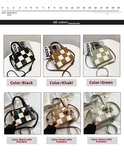 Séléction de sacs seaux à damier en noir, kaki et vert avec des breloques décoratives