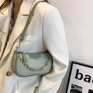 Sac baguette vert clair en similicuir avec bandoulière chaîne dorée à fleurs pour femmes
