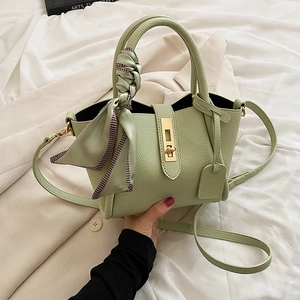 Borsa A Tracolla Da Donna In Pelle PU Martellata Con Ornamento In Sciarpa Di Raso Chiusura Dorata Borsa A Mano Tote