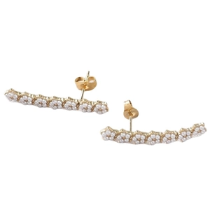 Boucles d'oreilles longues de luxe avec fleurs dorées et perles blanches élégantes
