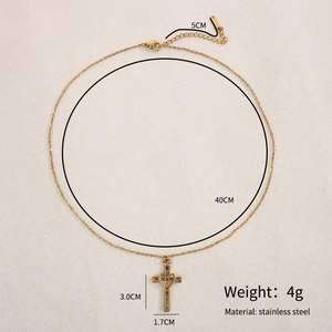 Collana con pendente a croce in acciaio inossidabile dorato con pietre colorate