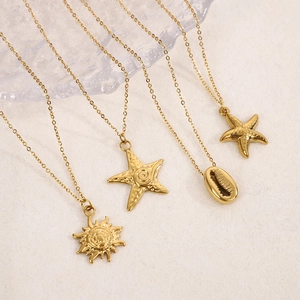 Colliers dorés série océan avec pendentifs étoile de mer et coquillage pour femmes