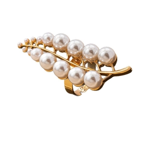 Gold leaf shaped open ring decorated with multiple white pearls for summer vacation look