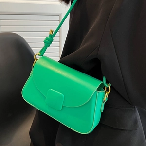 Sac à bandoulière vert vif en similicuir avec boucles dorées et bandoulière nouée